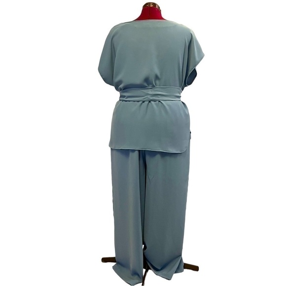 Co-ord Set: Hand Crafted Two-Piece Wide Leg Pant Suit - Picture 8 of 16